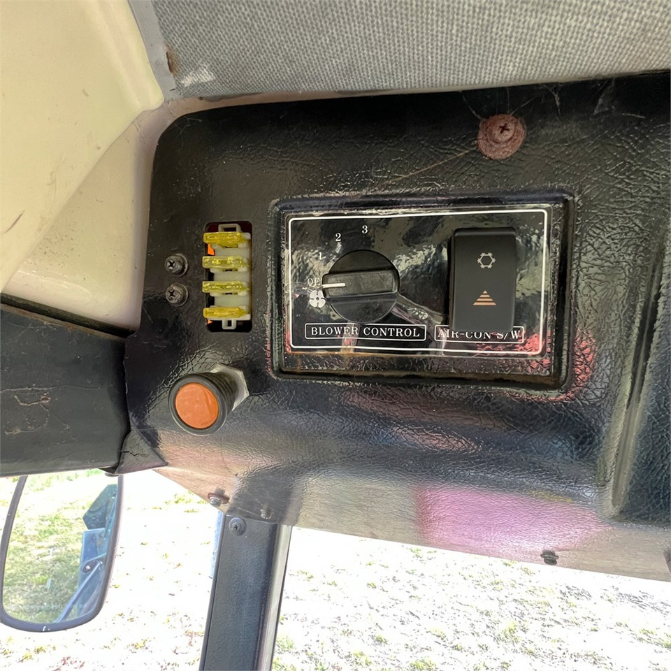 Kommunaltraktor TYM T 431: das Bild 24