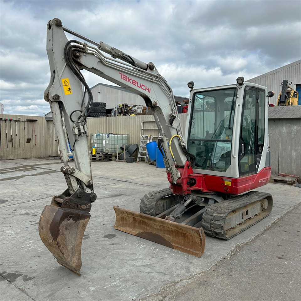 Takeuchi TB235 - Minibagger: das Bild 2 Takeuchi TB235 - Minibagger: das Bild 2