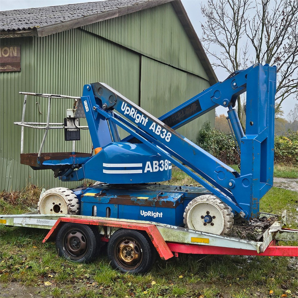 UpRight AB38 - Gelenkarmbühne: das Bild 1 UpRight AB38 - Gelenkarmbühne: das Bild 1