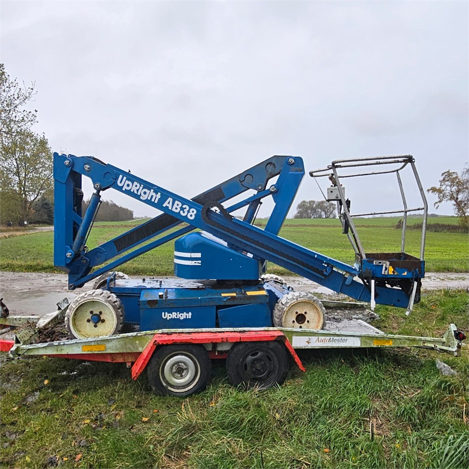 UpRight AB38 - Gelenkarmbühne: das Bild 3 UpRight AB38 - Gelenkarmbühne: das Bild 3