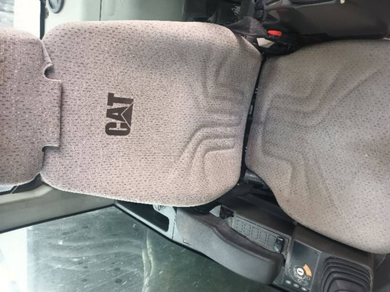 Mobilbagger CAT MH3022-1: das Bild 11