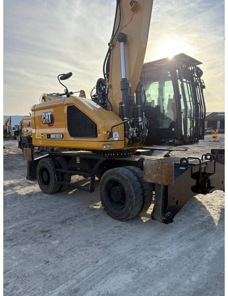 CAT MH3024 - Mobilbagger: das Bild 2 CAT MH3024 - Mobilbagger: das Bild 2