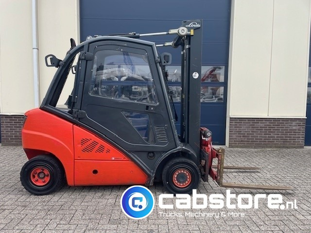 Linde H25D Forklift - Heftruck - Bouwjaar 2011 - Roterende vorkenklem - Freelift - Lifthoogte 480 cm - Dieselstapler: das Bild 1 Linde H25D Forklift - Heftruck - Bouwjaar 2011 - Roterende vorkenklem - Freelift - Lifthoogte 480 cm - Dieselstapler: das Bild 1