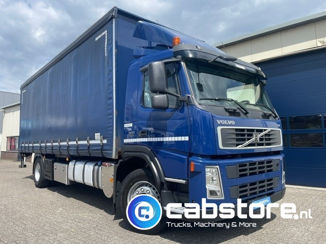 Volvo FM9 4X2R FAL9.0 RAD-A4 Volvo FM300 4x2 Euro 5 bakwagen - Schuifzeilen - Laadklep 2000 kg - Bouwjaar 2008 - Kooi-Aap heftruck - Koffer Transporter: das Bild 1 Volvo FM9 4X2R FAL9.0 RAD-A4 Volvo FM300 4x2 Euro 5 bakwagen - Schuifzeilen - Laadklep 2000 kg - Bouwjaar 2008 - Kooi-Aap heftruck - Koffer Transporter: das Bild 1