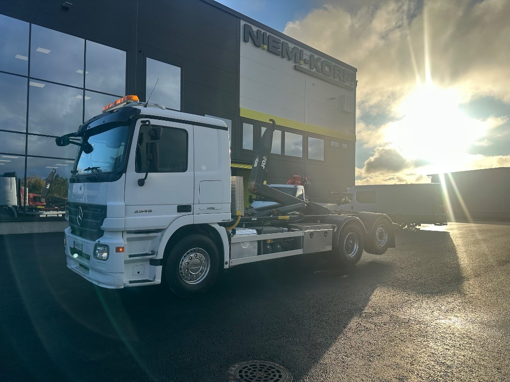 Mercedes-Benz Actros 2545 L 6x2 - Abrollkipper: das Bild 1 Mercedes-Benz Actros 2545 L 6x2 - Abrollkipper: das Bild 1