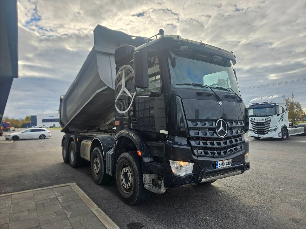 Mercedes-Benz Arocs 8x4 - Kipper: das Bild 2 Mercedes-Benz Arocs 8x4 - Kipper: das Bild 2