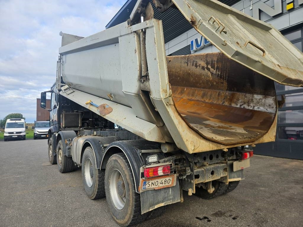 Mercedes-Benz Arocs 8x4 - Kipper: das Bild 4 Mercedes-Benz Arocs 8x4 - Kipper: das Bild 4