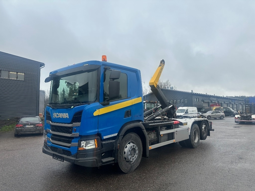 Scania P 360 - Abrollkipper: das Bild 1 Scania P 360 - Abrollkipper: das Bild 1