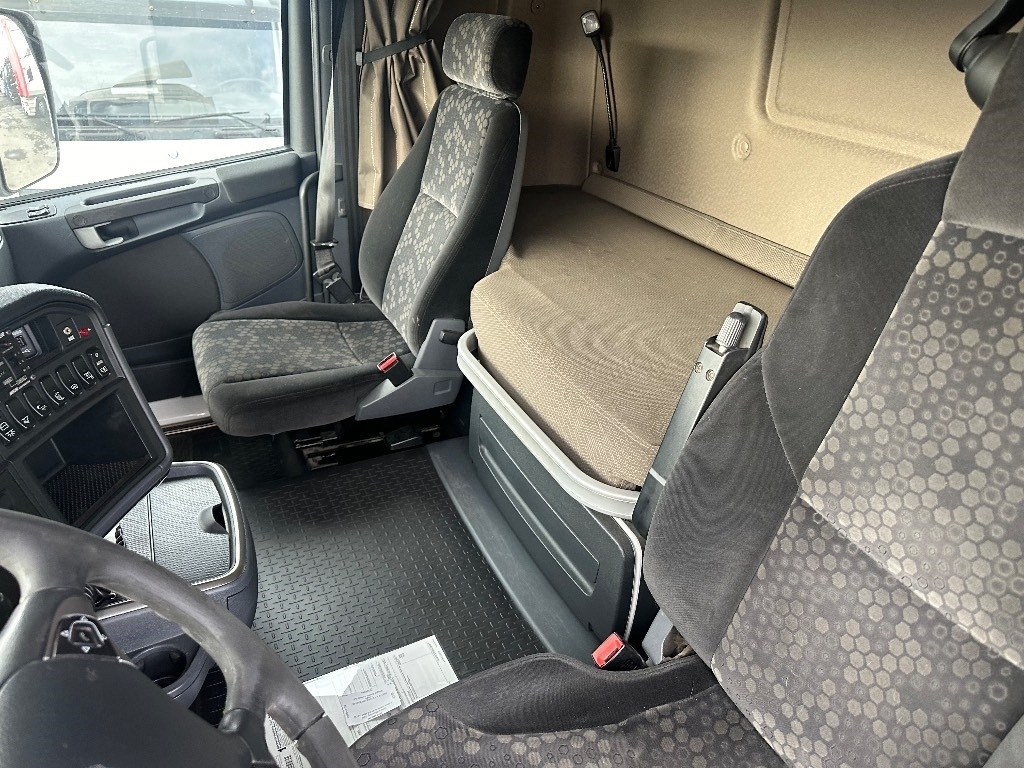 Abrollkipper Scania R 450 6x2*4: das Bild 12