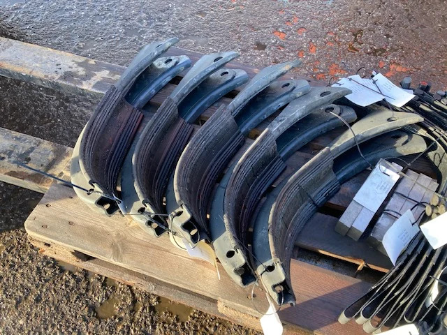 Scania Fuel tank bracket – Scania 2630362 - Ersatzteile für LKW: das Bild 1 Scania Fuel tank bracket – Scania 2630362 - Ersatzteile für LKW: das Bild 1