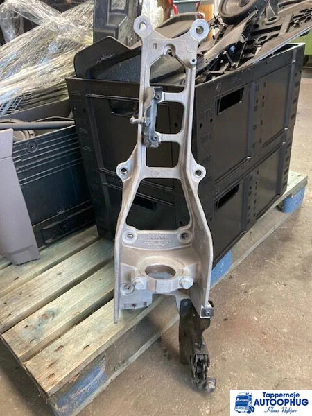 Scania Cab suspension bracket Scania 2323720 - Fahrerhaus und Interieur für LKW: das Bild 1 Scania Cab suspension bracket Scania 2323720 - Fahrerhaus und Interieur für LKW: das Bild 1