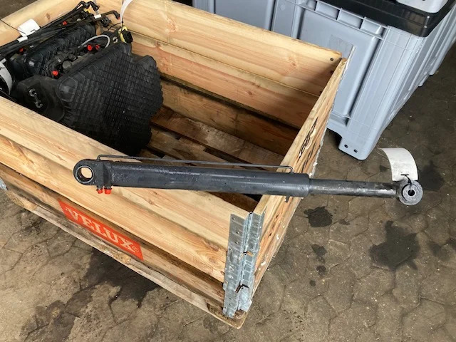 Scania Cab tilt cylinder – Scania 2567559 - Fahrerhaus und Interieur für LKW: das Bild 1 Scania Cab tilt cylinder – Scania 2567559 - Fahrerhaus und Interieur für LKW: das Bild 1