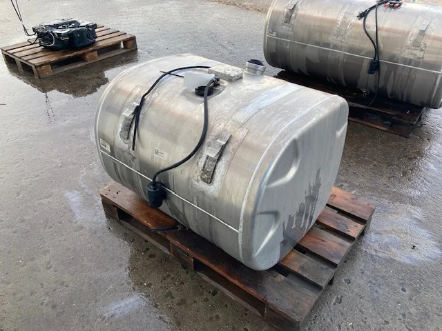Scania Diesel tank – Scania 2713470 - Kraftstofftank für LKW: das Bild 3 Scania Diesel tank – Scania 2713470 - Kraftstofftank für LKW: das Bild 3