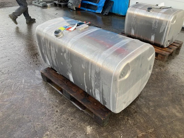 Scania Diesel tank – Scania 2714200 - Kraftstofftank für LKW: das Bild 1 Scania Diesel tank – Scania 2714200 - Kraftstofftank für LKW: das Bild 1