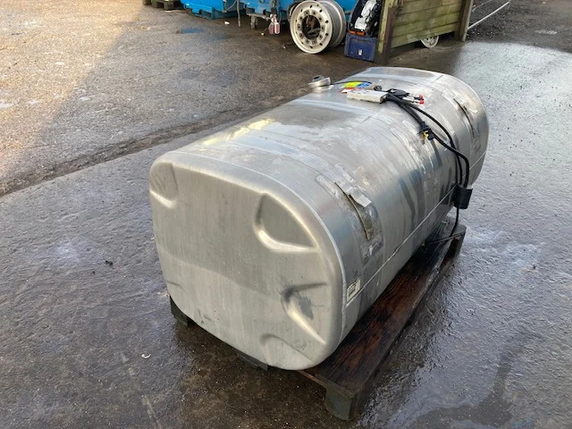 Scania Diesel tank – Scania 2714200 - Kraftstofftank für LKW: das Bild 4 Scania Diesel tank – Scania 2714200 - Kraftstofftank für LKW: das Bild 4