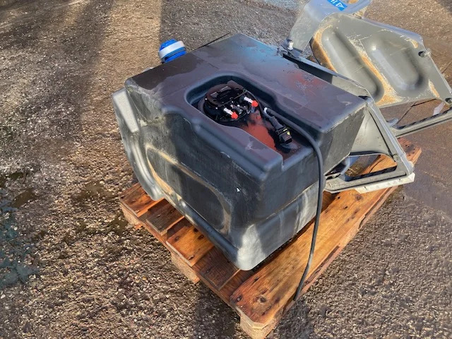 Scania Reductant tank – Scania 2875486 - AdBlue Tank für LKW: das Bild 3 Scania Reductant tank – Scania 2875486 - AdBlue Tank für LKW: das Bild 3