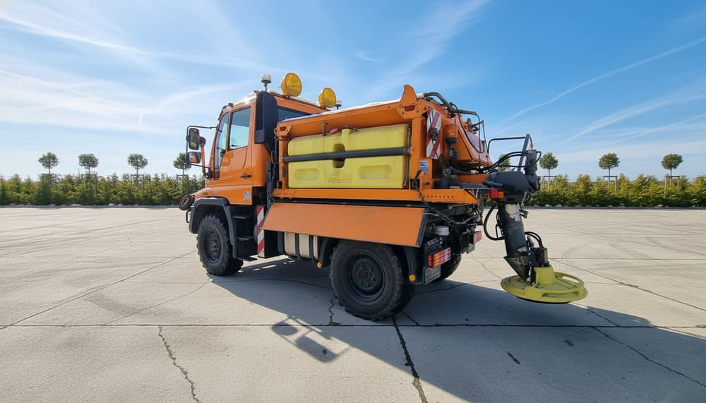 MERCEDES-BENZ Unimog U300 - Kommunal-/ Sonderfahrzeug: das Bild 2 MERCEDES-BENZ Unimog U300 - Kommunal-/ Sonderfahrzeug: das Bild 2