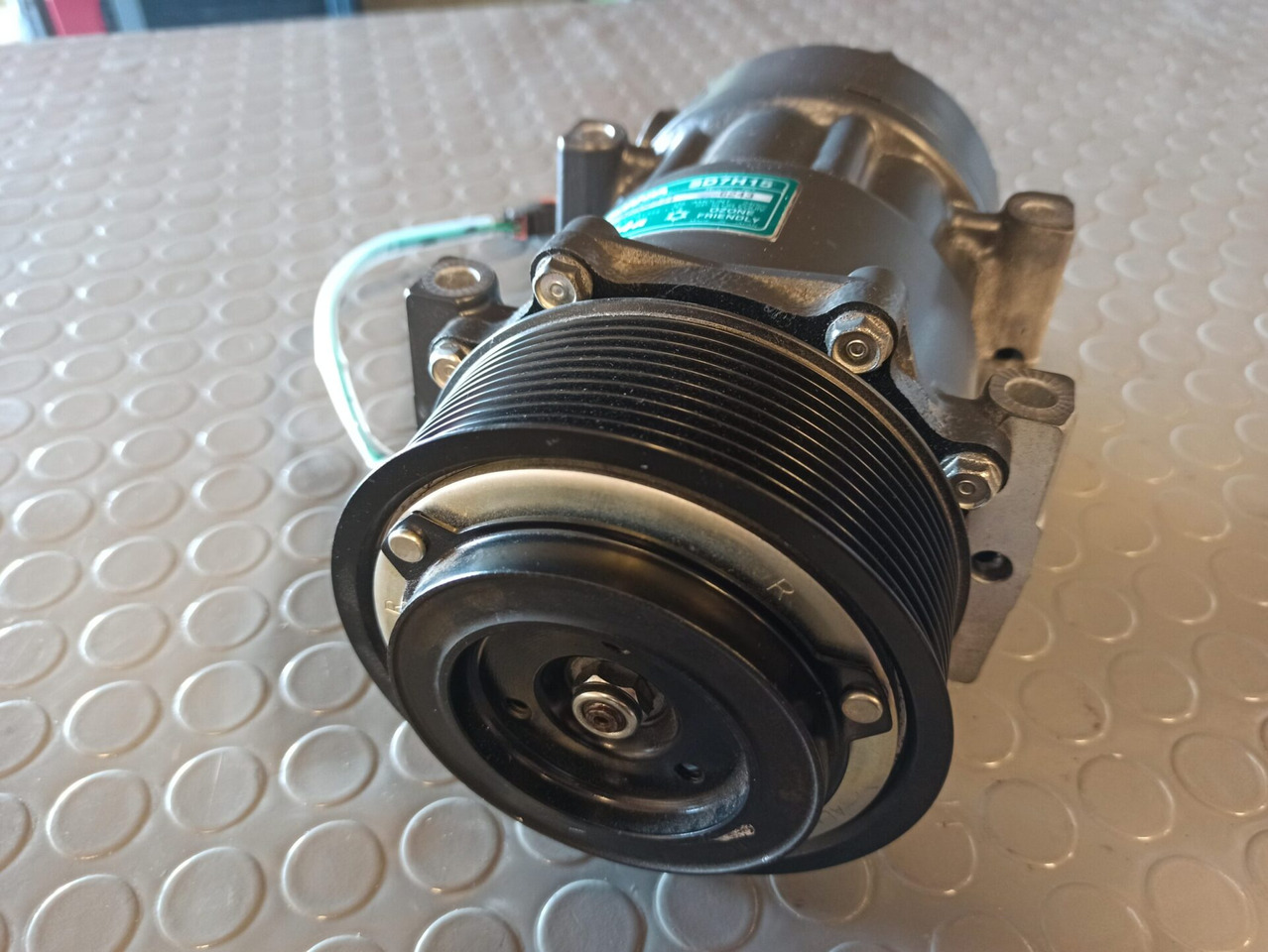 SCANIA A/C COMPRESSOR - 2564093 - Klimakompressor für LKW: das Bild 1 SCANIA A/C COMPRESSOR - 2564093 - Klimakompressor für LKW: das Bild 1