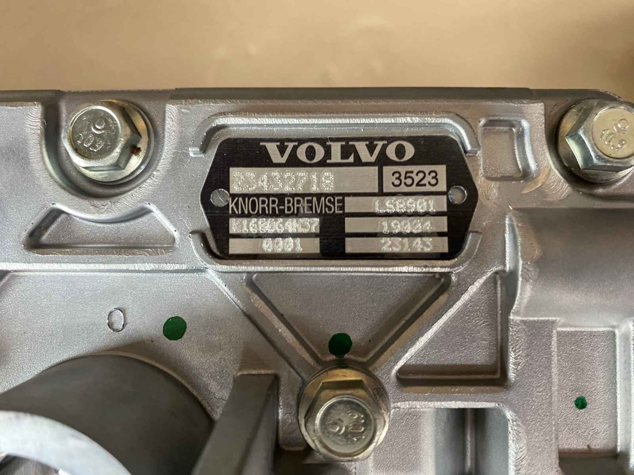 VOLVO AIR COMPRESSOR 23432718 - Druckluftanlage für LKW: das Bild 2 VOLVO AIR COMPRESSOR 23432718 - Druckluftanlage für LKW: das Bild 2