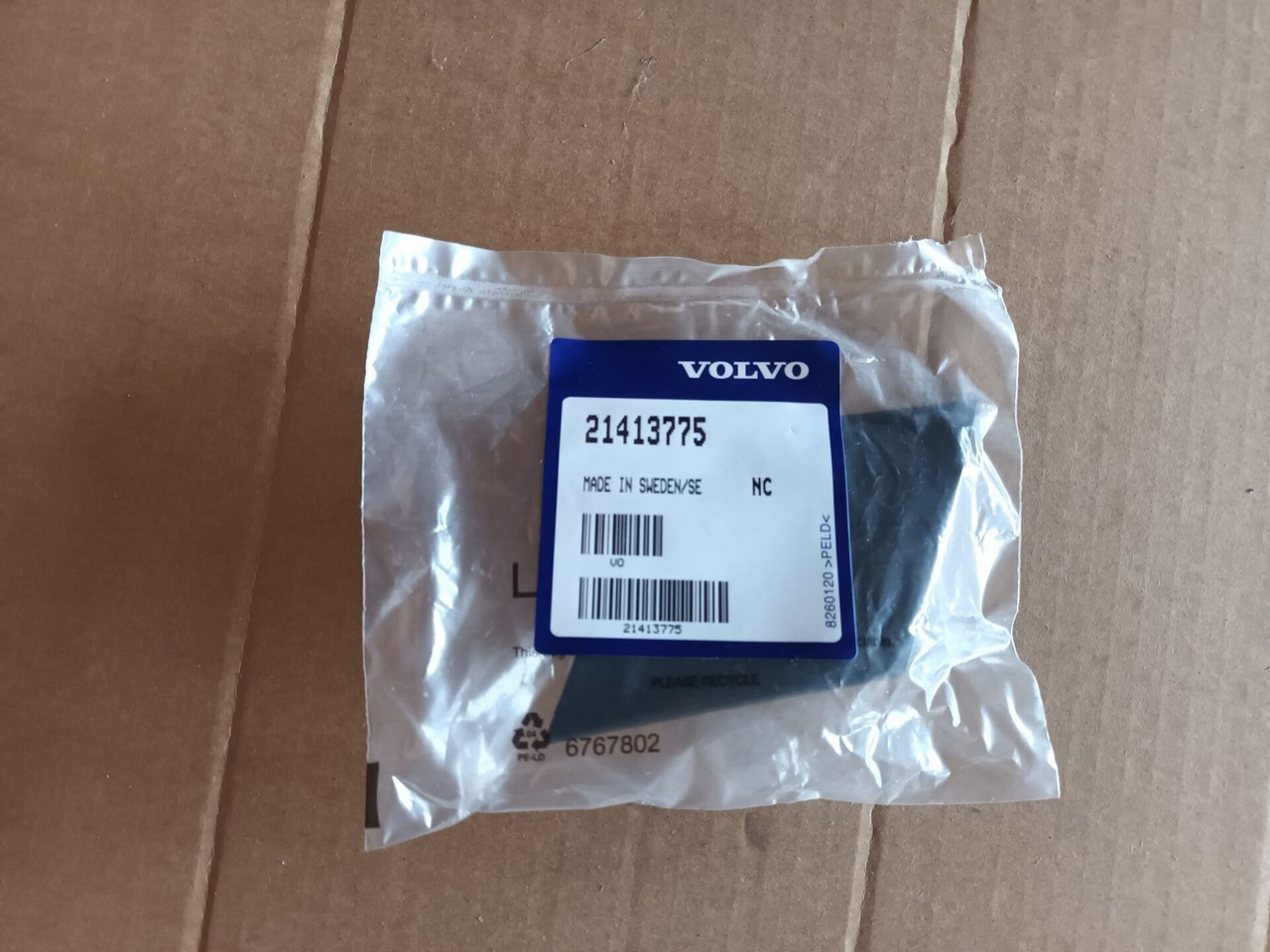 VOLVO LAMP LID RIGHT 21413775 - Lichter/ Leuchten für LKW: das Bild 1 VOLVO LAMP LID RIGHT 21413775 - Lichter/ Leuchten für LKW: das Bild 1