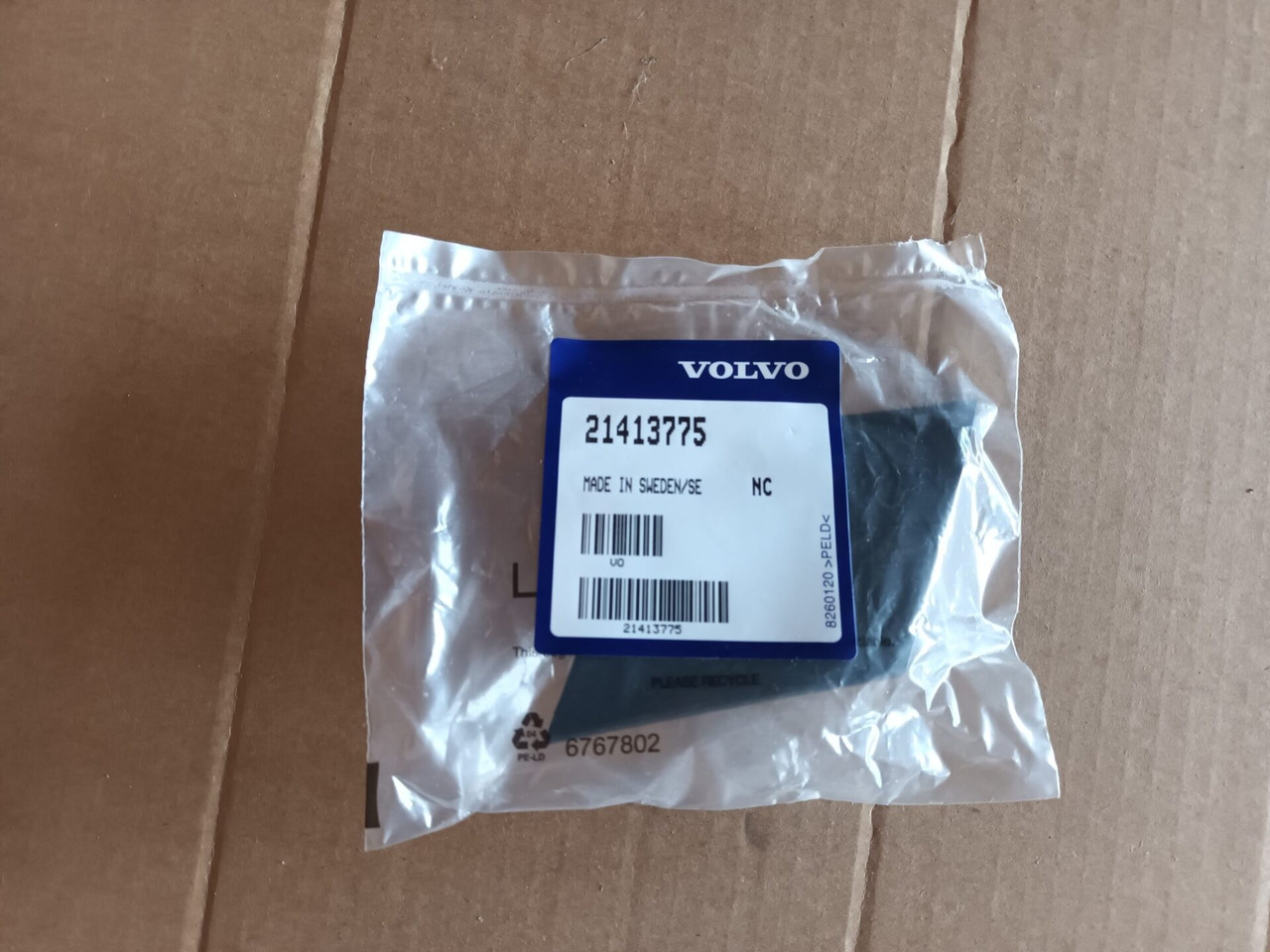 VOLVO LAMP LID RIGHT 21413775 - Lichter/ Leuchten für LKW: das Bild 2 VOLVO LAMP LID RIGHT 21413775 - Lichter/ Leuchten für LKW: das Bild 2