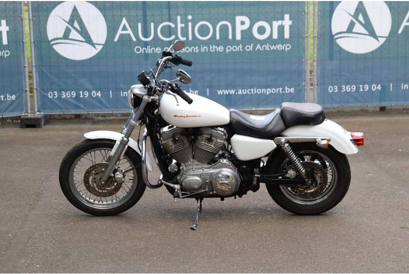 Harley-Davidson Sporster XL883 - Motorrad: das Bild 2 Harley-Davidson Sporster XL883 - Motorrad: das Bild 2
