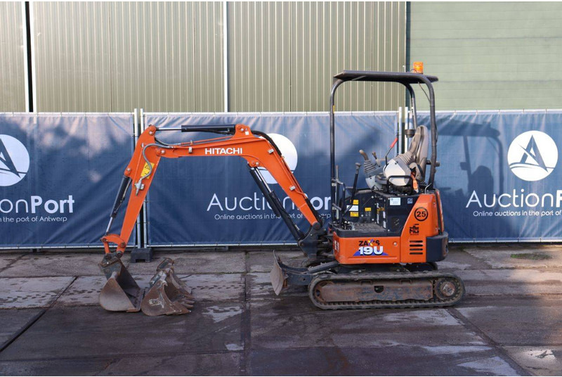 Hitachi ZX19U-6 - Minibagger: das Bild 2 Hitachi ZX19U-6 - Minibagger: das Bild 2