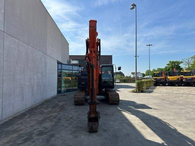 Hitachi ZX225USLC-6 - Kettenbagger: das Bild 2 Hitachi ZX225USLC-6 - Kettenbagger: das Bild 2