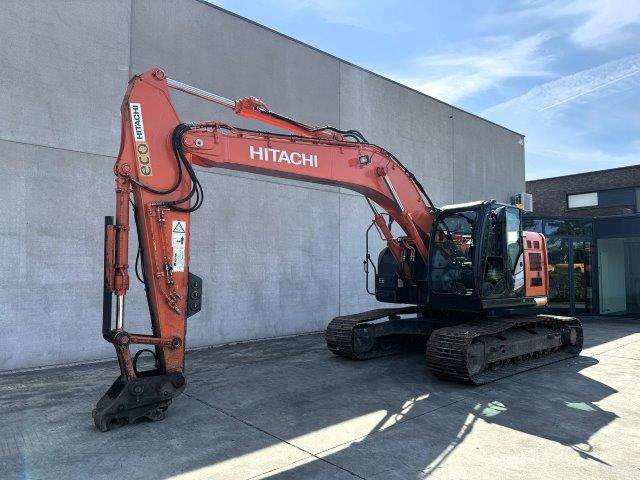 Hitachi ZX225USLC-6 - Kettenbagger: das Bild 1 Hitachi ZX225USLC-6 - Kettenbagger: das Bild 1