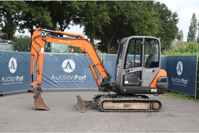 Hitachi ZX30 CLR - Kettenbagger: das Bild 1 Hitachi ZX30 CLR - Kettenbagger: das Bild 1