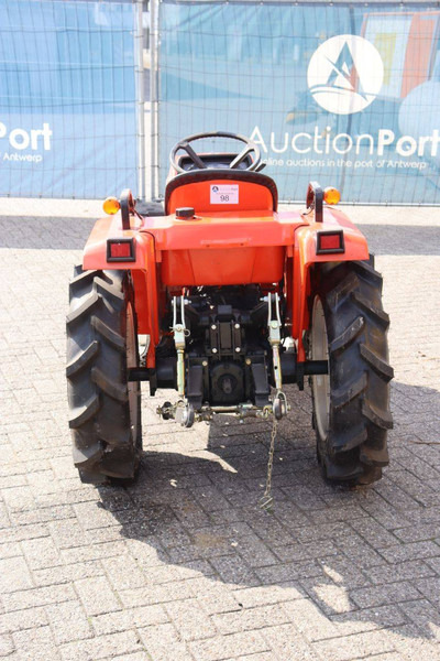Kubota B1-16 Bulltra - Traktor: das Bild 5 Kubota B1-16 Bulltra - Traktor: das Bild 5