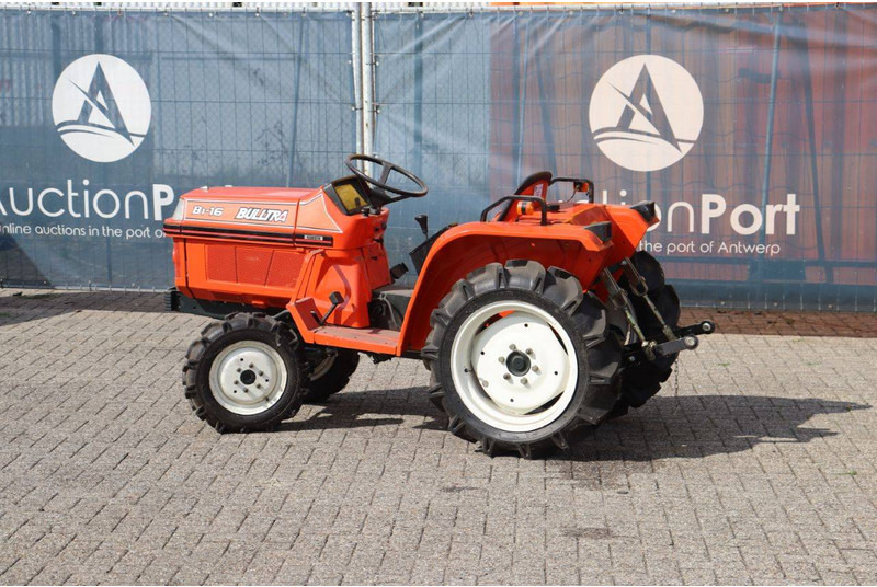 Kubota B1-16 Bulltra - Traktor: das Bild 3 Kubota B1-16 Bulltra - Traktor: das Bild 3
