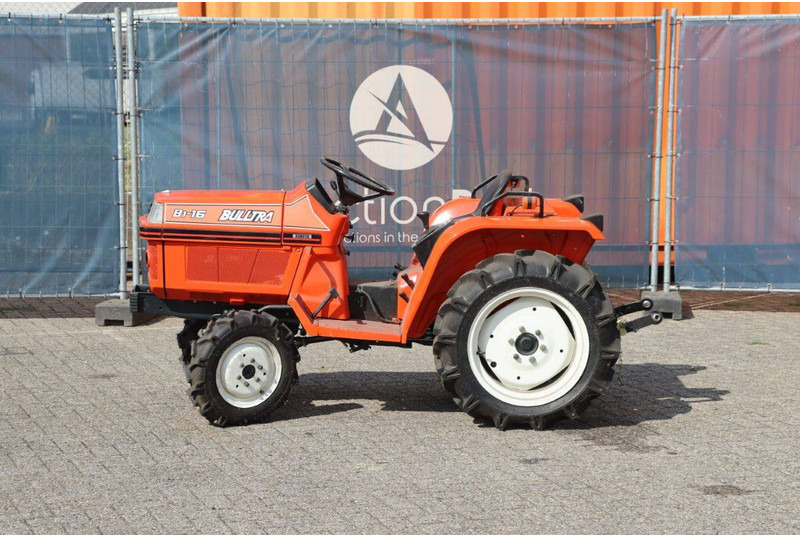 Kubota B1-16 Bulltra - Traktor: das Bild 2 Kubota B1-16 Bulltra - Traktor: das Bild 2