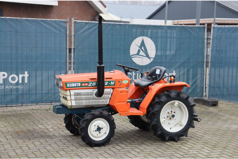 Kubota B1502DT - Traktor: das Bild 1 Kubota B1502DT - Traktor: das Bild 1