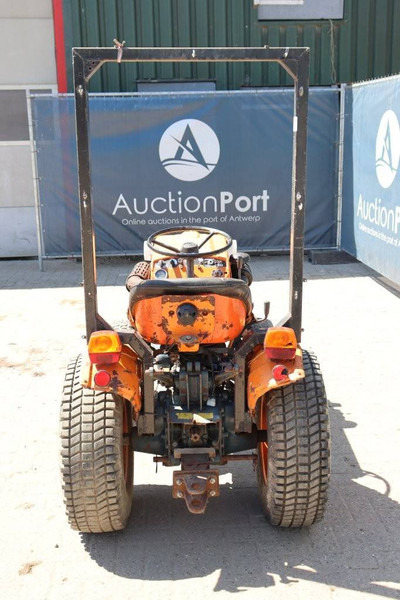 Kubota B6100 D - Traktor: das Bild 4 Kubota B6100 D - Traktor: das Bild 4