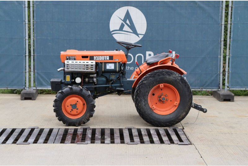 Kubota B7000 - Traktor: das Bild 2 Kubota B7000 - Traktor: das Bild 2