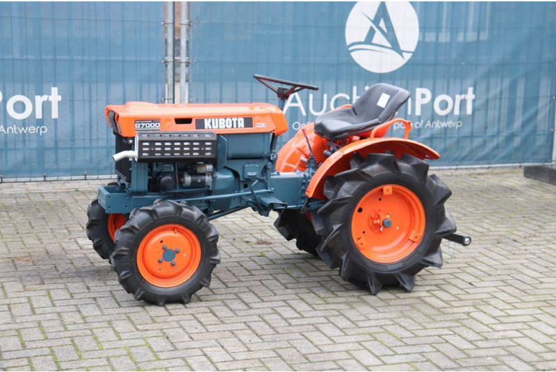 Kubota B7000 - Traktor: das Bild 1 Kubota B7000 - Traktor: das Bild 1