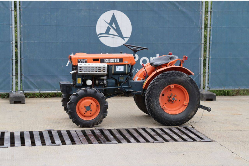 Kubota B7000 - Traktor: das Bild 1 Kubota B7000 - Traktor: das Bild 1
