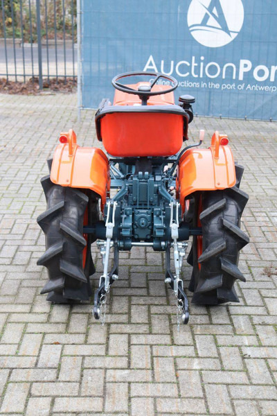 Kubota B7000 - Traktor: das Bild 5 Kubota B7000 - Traktor: das Bild 5