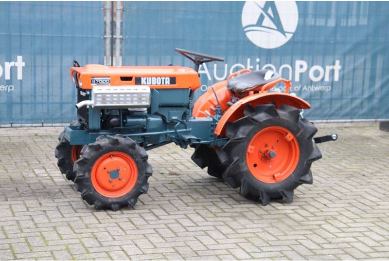 Kubota B7000 - Traktor: das Bild 1 Kubota B7000 - Traktor: das Bild 1