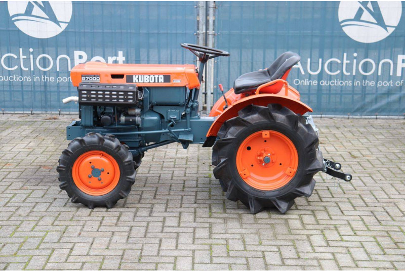 Kubota B7000 - Traktor: das Bild 2 Kubota B7000 - Traktor: das Bild 2