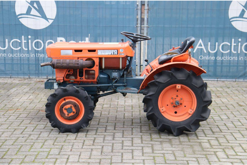 Kubota B7001 - Traktor: das Bild 2 Kubota B7001 - Traktor: das Bild 2