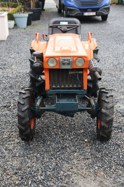 Traktor Kubota B7001: das Bild 8