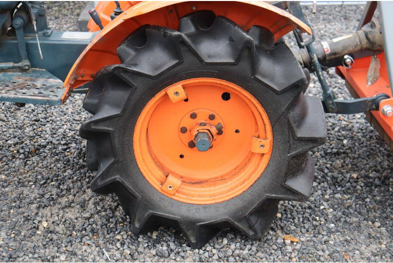 Traktor Kubota B7001: das Bild 16
