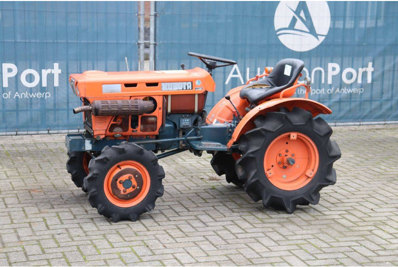 Kubota B7001 - Traktor: das Bild 1 Kubota B7001 - Traktor: das Bild 1