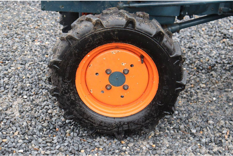 Traktor Kubota B7001: das Bild 15