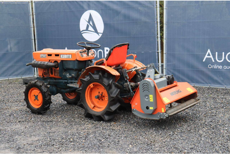 Kubota B7001 - Traktor: das Bild 3 Kubota B7001 - Traktor: das Bild 3