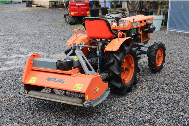 Traktor Kubota B7001: das Bild 6