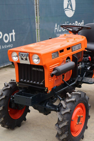 Traktor Kubota B7001DT: das Bild 10