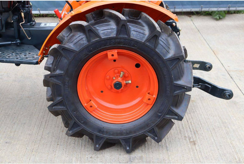 Traktor Kubota B7001DT: das Bild 16
